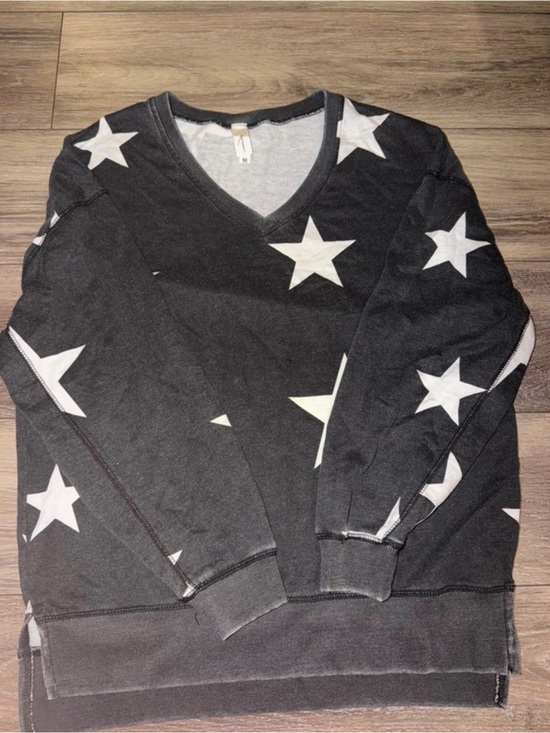Tops - Star Patterned V-Neck Sweater